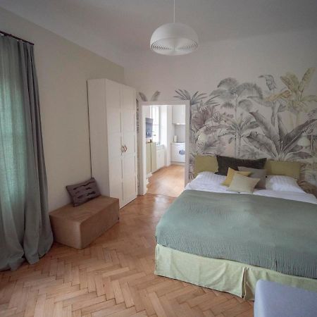 Green Flat By Grazrentals With Garden View & Parking Included Екстер'єр фото